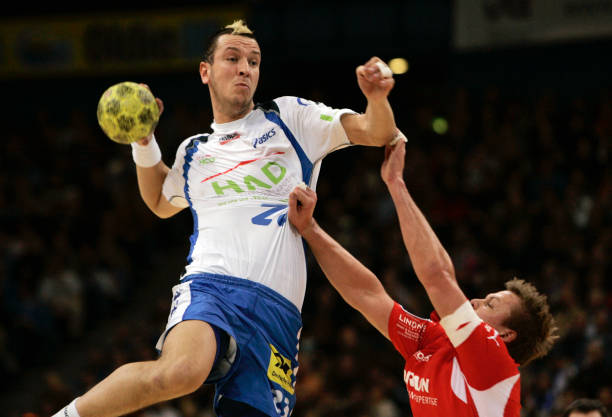 坚持与突破 坚持与突破